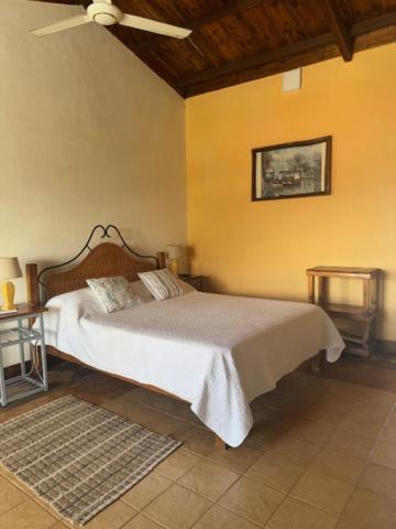 Hotel Chez Henri à Pointe d'Esny Extérieur photo